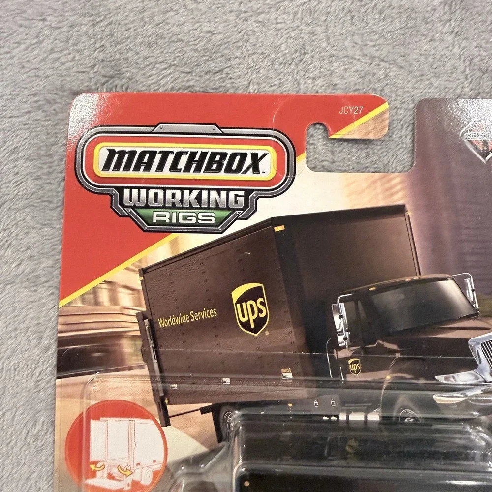 Matchbox Working Rigs UPS International Durastar Box Truck Lot of 2 07/16 Brown